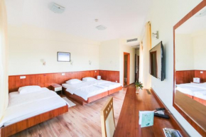 Гостиница Hotel Merlot  Опузен